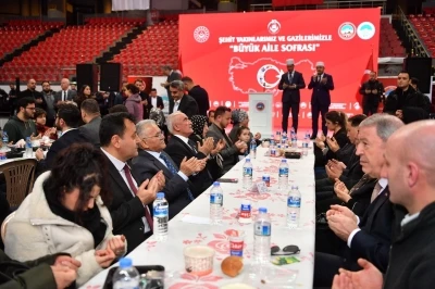 Kayseri protokol&uuml;, ilk iftarı şehit aileleriyle a&ccedil;tı

