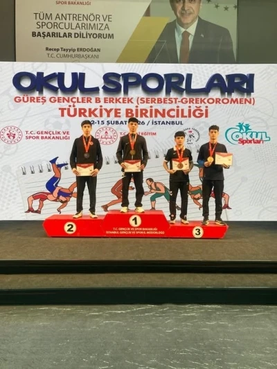 Kayserili G&uuml;reş&ccedil;iler&rsquo;den İstanbul&rsquo;da &ccedil;ifte madalya
