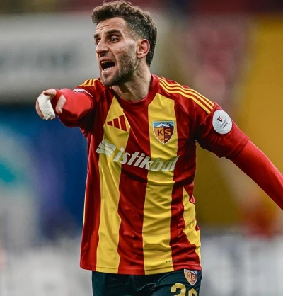Kayserispor&rsquo;da an &ccedil;ok kart g&ouml;ren Ramazan Civelek oldu
