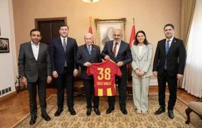 Kayserispor heyetinden MHP Genel Başkanı Bah&ccedil;eli&rsquo;ye ziyaret
