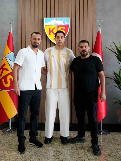 Kayserispor, Talha Sarıarslan ile 3 yıllık s&ouml;zleşme imzalandı
