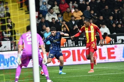 Kayserispor taraftarından Bilal&rsquo;e tepki: "Elin uzamıyor, dilin durmuyor"
