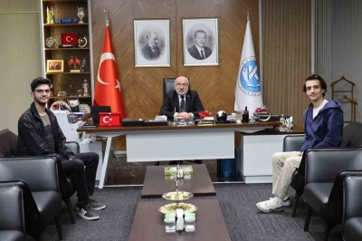 KAYÜ’nün başarılı öğrencilerinden Rektör Karamustafa’ya ziyaret
