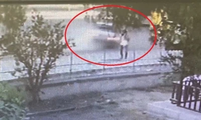 Kaza ölümle bitmişti: Otomobilin tıra çarpma anı kamerada
