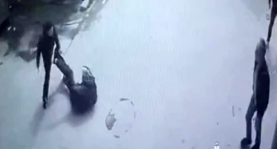 Kaza sonrası bı&ccedil;aklı kavga kamerada
