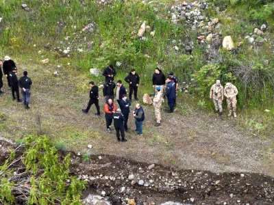 Kaza sonrası Kelkit &Ccedil;ayı&rsquo;na atlamıştı, arama &ccedil;alışmaları 4&rsquo;&uuml;nc&uuml; g&uuml;n&uuml;nde devam ediyor
