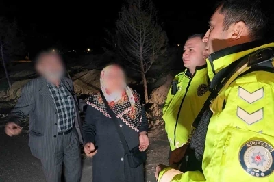 Kaza sonrası s&uuml;r&uuml;c&uuml; ka&ccedil;tı, yaşlı &ccedil;ift geldi: Polisi ikna etmek i&ccedil;in dakikalarca dil d&ouml;kt&uuml;ler
