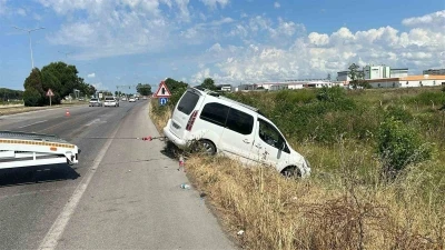 Kaza sonrası yol tek şeride d&uuml;şt&uuml;, geciken &ccedil;alışma trafiği kilitledi
