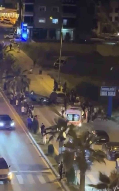 Kaza yapan ara&ccedil;taki 3 kişi ka&ccedil;tı, kısa s&uuml;rede polise yakalandı
