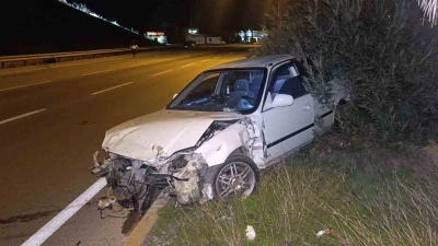 Kaza yapan otomobil ref&uuml;jde terk edilmiş bulundu
