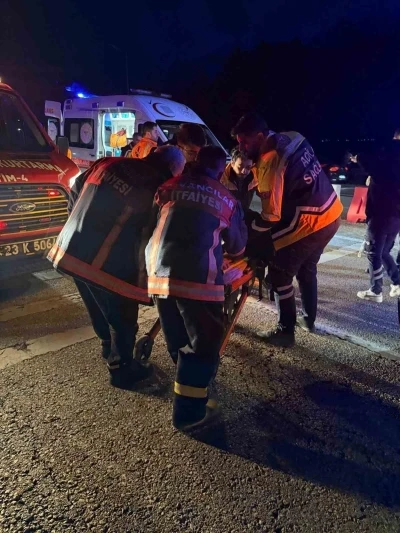 Kaza yapan otomobil ters d&ouml;nd&uuml;: 7 yaralı
