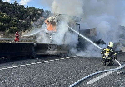 Kaza yapan tır alevlere teslim oldu
