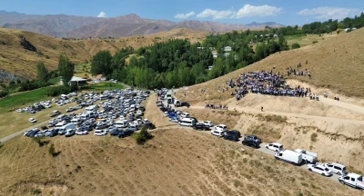 Kazada hayatını kaybeden aynı aileden 5 kişi gözyaşları içinde toprağa verildi
