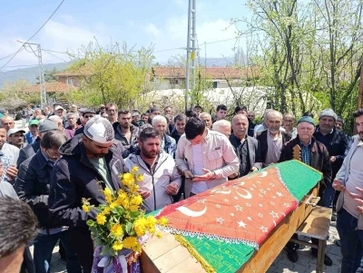 Kazada hayatını kaybetti, karnındaki &ccedil;ocuğu ile toprağa verildi

