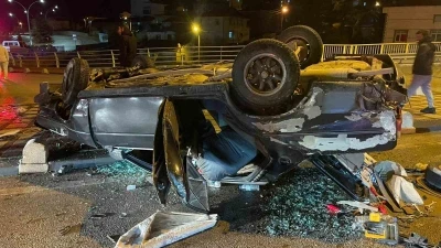 Kazada hurdaya d&ouml;nen ara&ccedil;tan yara almadan kurtuldu
