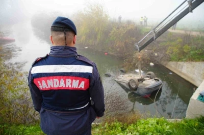 Kazada &ouml;len arkadaşını ara&ccedil;ta bırakıp ka&ccedil;tılar
