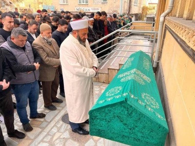 Kazada &ouml;len nişanlı &ccedil;ift yan yana toprağa verildi