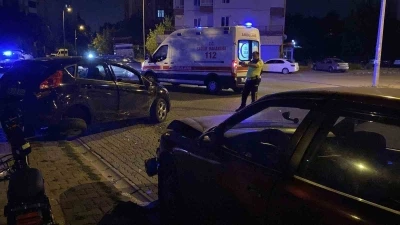 Kazada savrulan otomobil park halindeki otomobile çarptı: 2 yaralı
