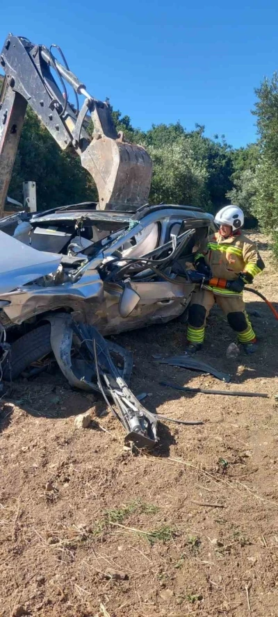 Kazada u&ccedil;uruma yuvarlanan cip hurdaya d&ouml;nd&uuml;: 1 &ouml;l&uuml;

