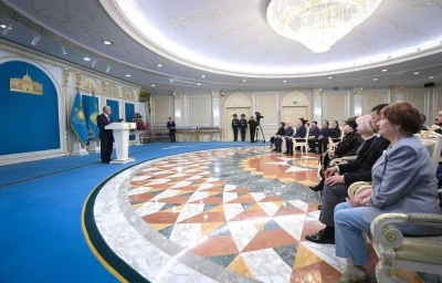 Kazakistan&rsquo;dan AK Parti Genel Başkan Yardımcısı Zorlu&rsquo;ya Dostluk Nişanı
