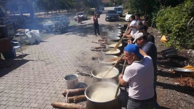 Kazanlar imece usulü keşkek ve aşure şöleni için kaynadı
