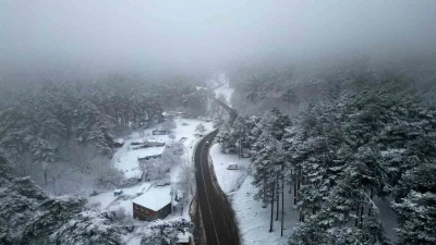 Kazdağları beyaza b&uuml;r&uuml;nd&uuml;, manzara nefes kesti
