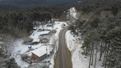Kazdağları&rsquo;na beklenen kar geldi: Y&uuml;ksek kesimler beyaza b&uuml;r&uuml;nd&uuml;

