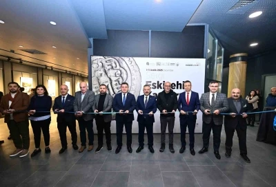 Kazı çalışmalarında ortaya çıkarılan tarihi eserlerin fotoğraflarından oluşan sergi açıldı
