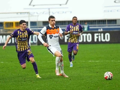 Kazımcan Karataş, Başakşehir formasıyla ilk ma&ccedil;ına &ccedil;ıktı
