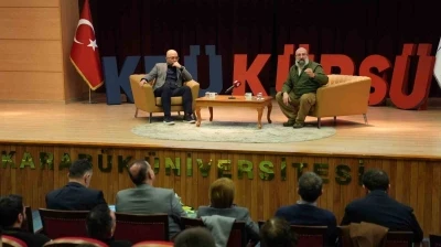 KB&Uuml;&rsquo;de &Ouml;mer &Ouml;zk&ouml;k ve Hikmet Gen&ccedil; &ouml;ğrencilerle bir araya geldi
