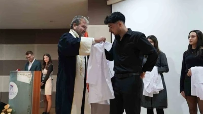 KBÜ’de tıp fakültesi öğrencileri beyaz önlük heyecanı yaşadı
