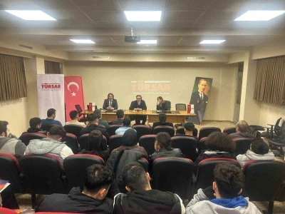 KB&Uuml;&rsquo;de turizm taşımacılığının geleceği masaya yatırıldı
