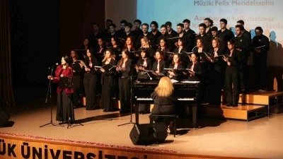 KB&Uuml;&rsquo;de T&uuml;rkiye ve Azerbaycan ezgileri aynı sahnede
