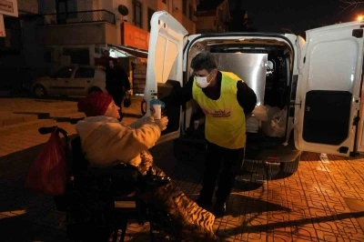 Ke&ccedil;i&ouml;ren Belediyesi&rsquo;nden soğuk havalarda sıcak &ccedil;orba ikramı
