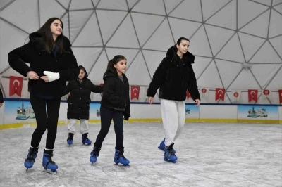 Ke&ccedil;i&ouml;ren Belediyesi&rsquo;nden &uuml;cretsiz buz pateni hizmeti
