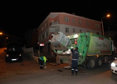 Ke&ccedil;i&ouml;ren Belediyesi temizlik &ccedil;alışmalarını aksatmadan s&uuml;rd&uuml;r&uuml;yor
