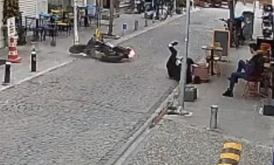 Kediye çarpmamaya çalışırken motosikleti deviren kasksız sürücü ağır yaralandı

