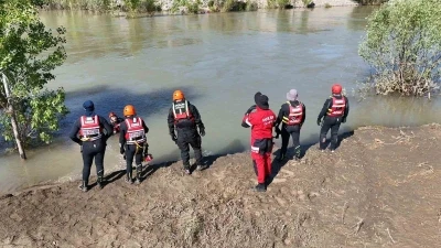 Kelkit &Ccedil;ayı&rsquo;na atlayan kızın izine 20 g&uuml;nd&uuml;r rastlanmadı
