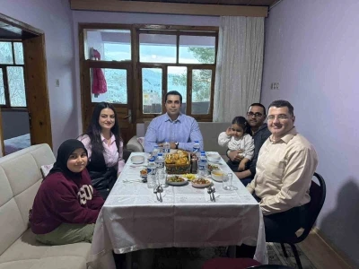 Kemah Kaymakamı Tutay ailesiyle iftar sofrasında buluştu
