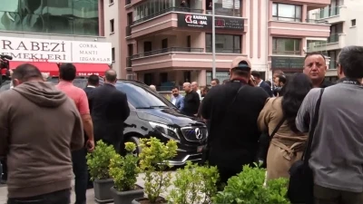 Kemal Kılı&ccedil;daroğlu &ccedil;alışma ofisinde

