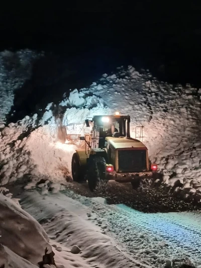 Kemaliye&rsquo;de kapanan grup k&ouml;y yolları ulaşıma a&ccedil;ıldı
