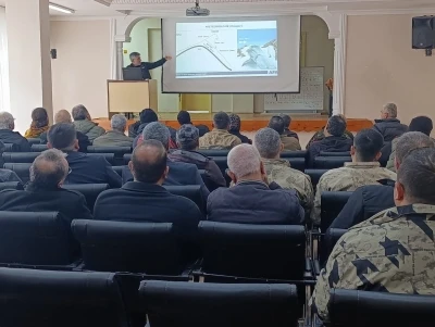 Kemaliye&rsquo;de muhtarlar &ccedil;ığ tehlikesine karşı bilgilendirildi
