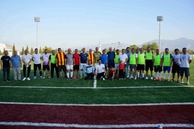 Kemalpaşa protokolü yeşil sahada buluştu
