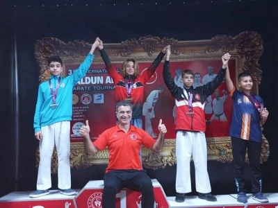 Kemer Belediyesi Karate Takımı’ndan 9 madalya
