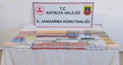 Kemer&rsquo;de &ccedil;ok sayıda ka&ccedil;ak &uuml;r&uuml;n ele ge&ccedil;irildi
