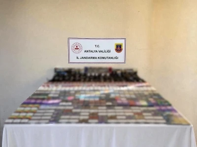 Kemer&rsquo;de ka&ccedil;ak sigara operasyonu: Bin paket ka&ccedil;ak sigara ele ge&ccedil;irildi
