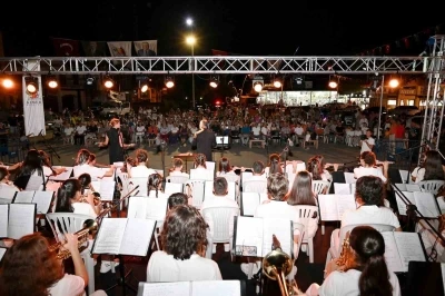 Kemer’de sokak hayvanları yararına ikinci konser
