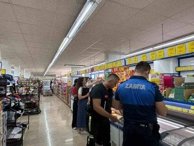 Kemer’de zabıta ekipleri marketlerde etiket ve hijyen denetimi yaptı
