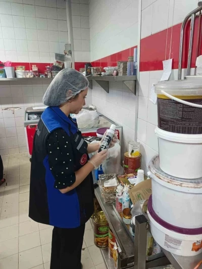 Kemer&rsquo;de zabıta ekiplerinden bayram &ouml;ncesi denetim
