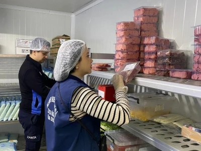 Kemer&rsquo;de zabıtadan restoran ve kafe denetimi
